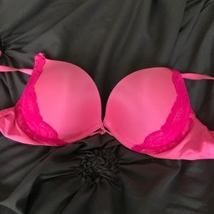 Victoria’s Secret bombshell bra